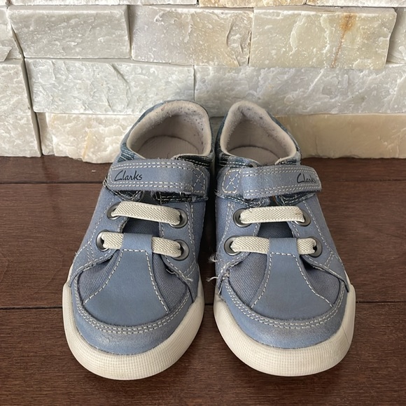 Clark’s shoes with Velcro - Picture 2 of 8